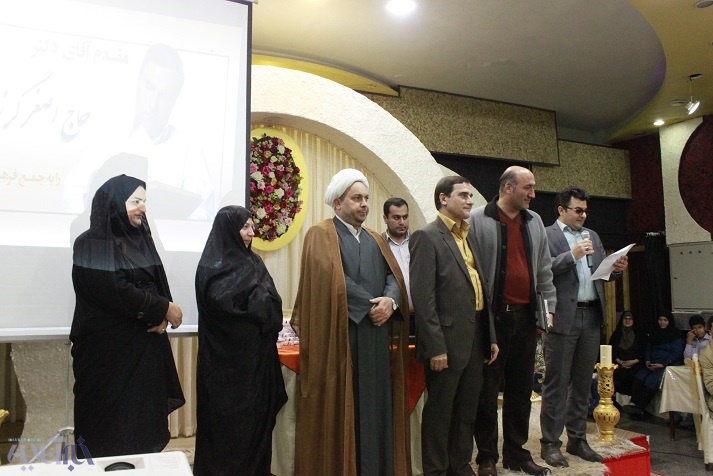   معلم یک تولید کننده بزرگ و کارخانه انسان سازی است