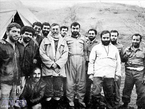 دو عکس از حضور مقام معظم رهبری در منطقه عملیاتی والفجر 10