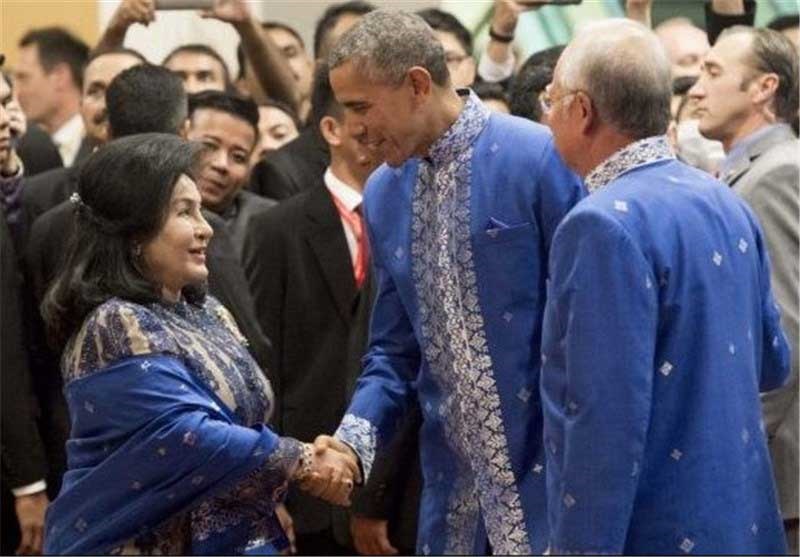 اوباما در لباس محلی مالزی/ عکس