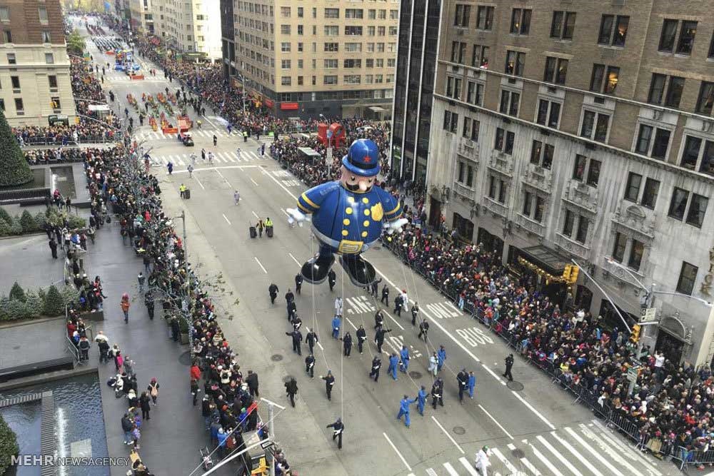 رژه عروسک های بادکنکی در نیویورک