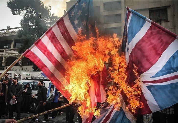 خبرآنلاین - تصاویری از به آتش کشیدن پرچم آمریکا در سراسر کشور