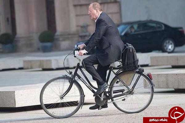 وزیر دوچرخه سوار /عکس