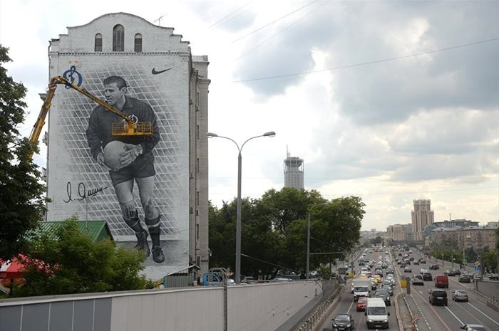 نقاشی‌های عجیب بر ساختمان‌های مسکو