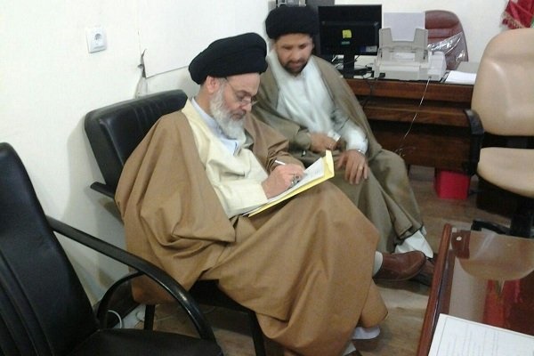 آیت‌الله حسینی بوشهری برای انتخابات خبرگان رهبری ثبت‌نام کرد