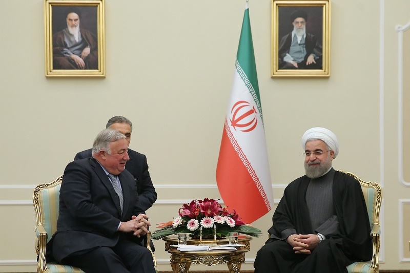 روحانی در دیدار رییس مجلس سنای فرانسه: شناسایی حامیان مالی و تسلیحاتی تروریست‌ها دشوار نیست