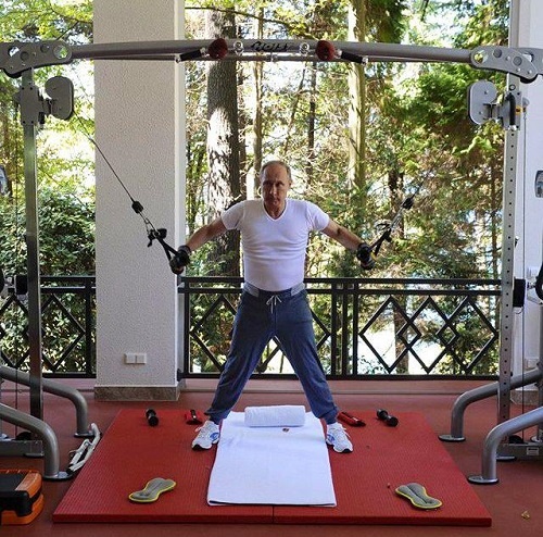 تصویری از ورزش کردن رئیس جمهور روسیه/ آمریکایی ها دارند ورزش روسیه را زمین می زنند؟