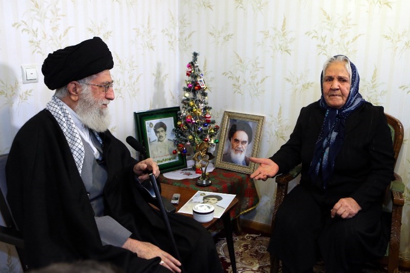 روایتی از دیدار رهبر انقلاب اسلامی با خانواده‌ شهیدِ آشوری «روبرت لازار»