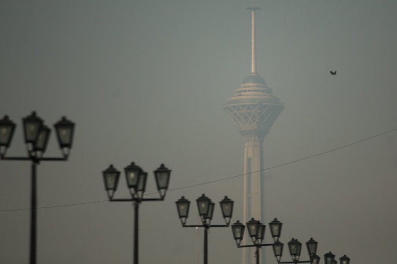 هوای پایتخت از دیروز هم آلوده تر شد/ یک منطقه در وضعیت هشدار/ سالم‌ترین و آلوده‌ترین نقاط تهران