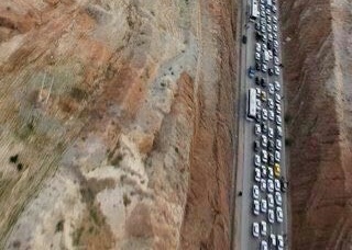 ترافیک سنگین در مسیر مهران-ایلام-کرمانشاه/ باران و مه جاده را پوشانده است 