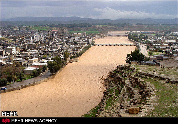 2 روستای شهرستان پلدختر زیر آب رفت  و راه ارتباطی 7روستا  قطع شد 