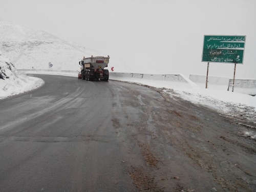 همزمان با بارش برف در طالقان تمامی راه های روستایی و اصلی طالقان باز است همزمان با بارش برف در طالقان تمامی راه های روستایی و اصلی طالقان باز است