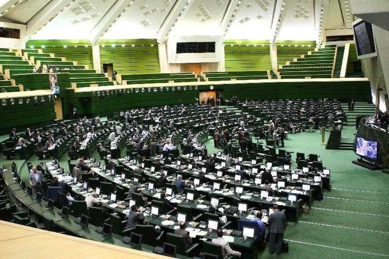 نادران: روحانی باید برای بررسی کلیات بودجه به مجلس می آمد/ لاریجانی: از رئیس جمهور دعوت شده بود