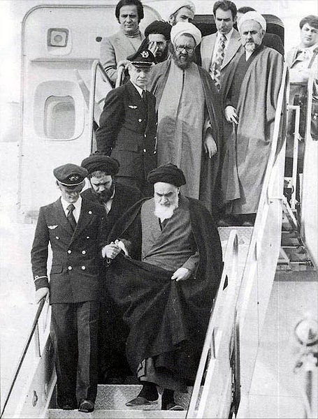 روایت عکاسی که عکس امام خمینی (ره) در پلکان هواپیما را گرفت