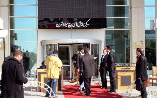 تاخیر در اکران، تغییر در برنامه‌ها / حاشیه‌های نخستین روز جشنواره فیلم فجر