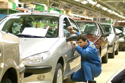 یک مدیر سایپا: تا آخر سال قیمت خودروهای داخلی افزایش می یابد