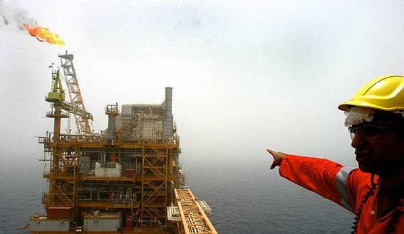 معاون وزیر نفت توقف توسعه فازهای پارس جنوبی را رد کرد 