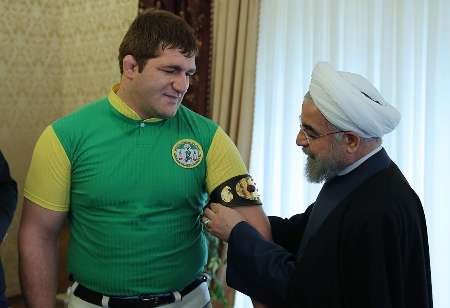 روحانی: باید ورزش همگانی را در جامعه بیش از پیش تشویق کنیم/ قهرمانان موجب نشاط و غرور مردم هستند