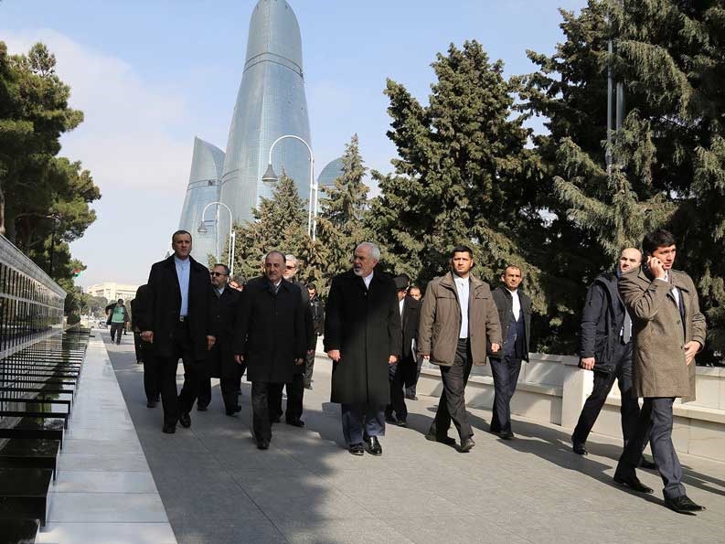 گزارشی از سفر منطقه‌ای ظریف؛ از زیارت تا رایزنی/ ۲ روز دیپلماسی نفس‌گیر ایران زیر ذره‌بین غرب