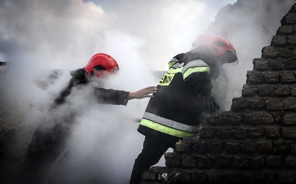 قلب بازار تهران آتش گرفت/ آتش نشانی: کارفرماها در کارگاه ها را به روی کارگران قفل نکنند