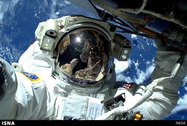 عکس های خودگرفته فضایی/ زندگی بی "جاذبه" در ایستگاه فضایی