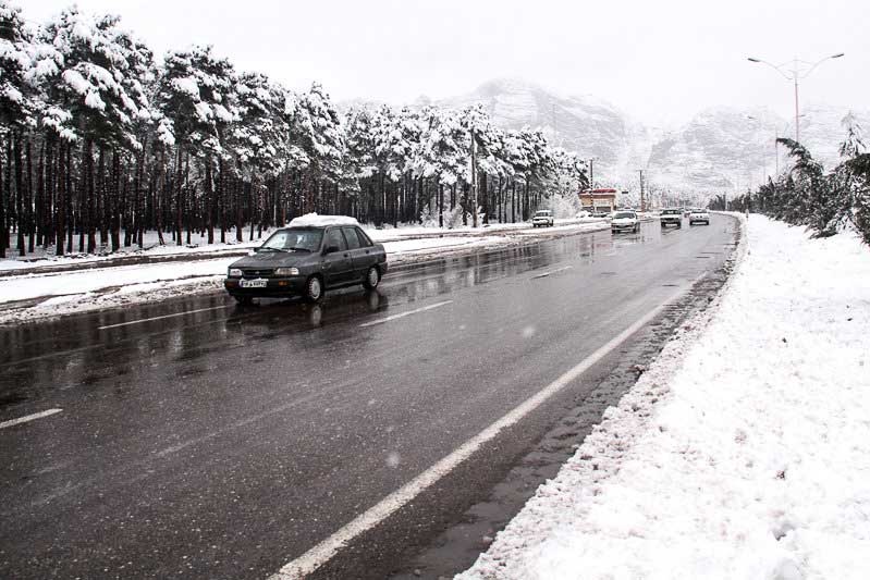 جاده چالوس یک طرفه شد/بارش سنگین برف در کندوان