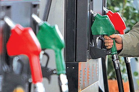 توصیه وزارت نفت به مردم: در مصرف بنزین صرفه جویی کنید/ ذخایر استراتژیک به 1.4 میلیارد لیتر رسید