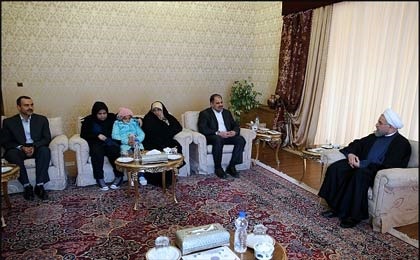 روحانی در دیدار با دیپلمات ربوده شده: ملت ایران برای دفاع از اهداف و آرمانهایش بهای زیادی پرداخت کرد