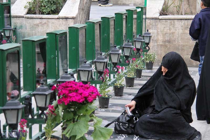 به یاد همه آنها که از بین ما رفته اند / حال و هوای آخرین جمعه سال در امامزاده علی اکبر (ع) چیذر