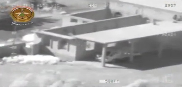 تصاویری از بمباران خودروهای داعش در الانبار 