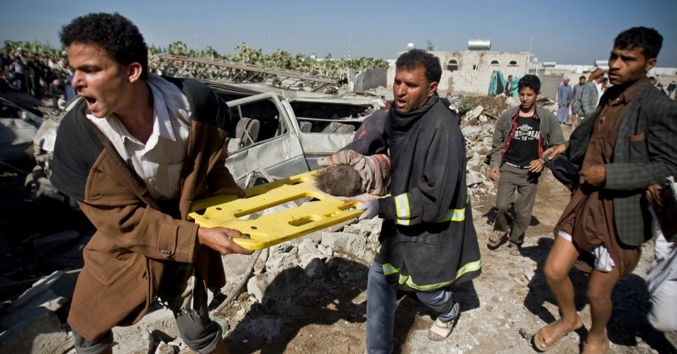 مرگ دهها غیرنظامی در بمباران هواپیماهای سعودی در یمن