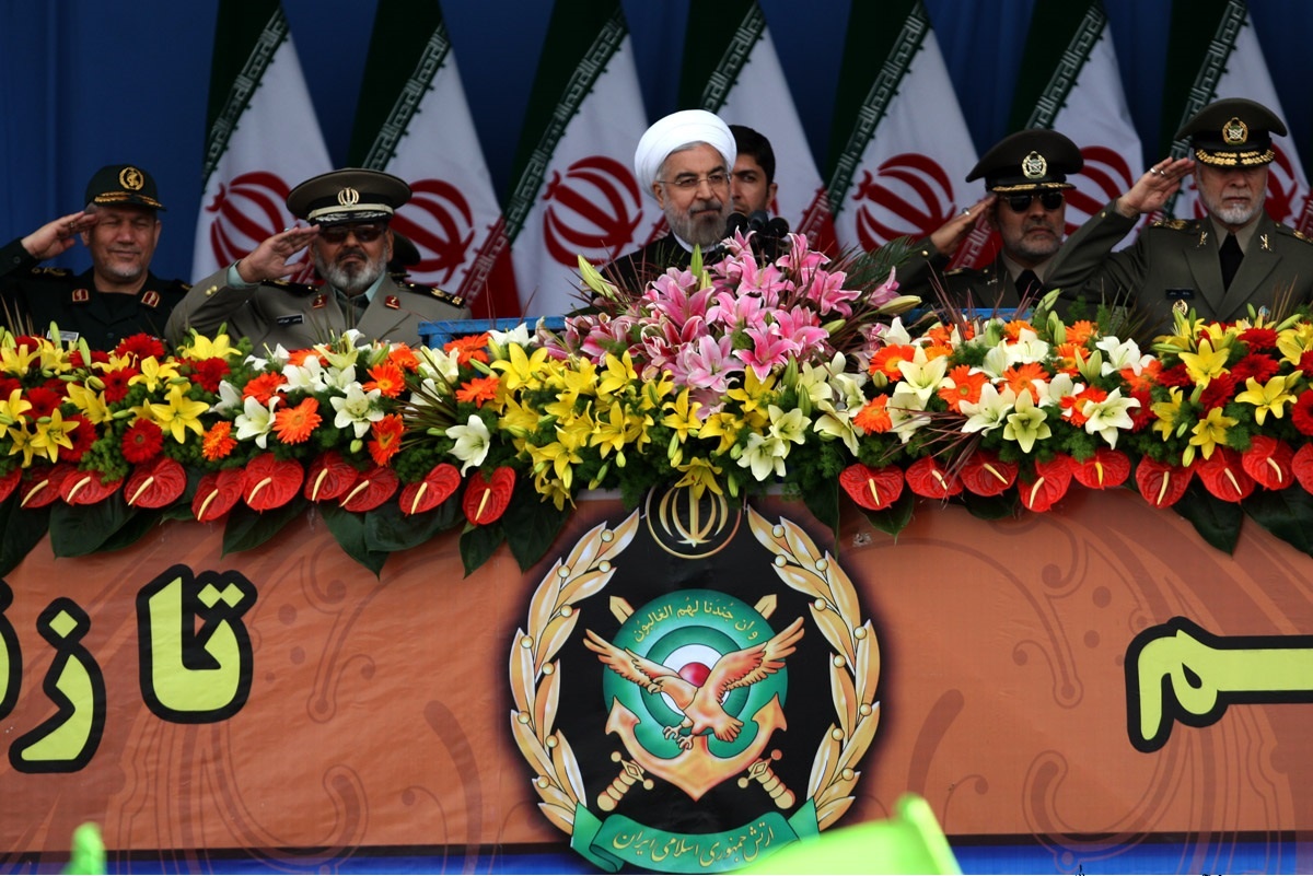 روحانی:ارتش ایران مظهر اقتدار ملی و فراجناحی بودن است/حمله به مظلومین یمن افتخار نمی آفریند
