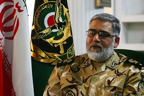 فرمانده نیروی زمینی ارتش:افراطی گری مشکلی جهانی است/ بحران یمن بامذاکره داخلی حل می شود