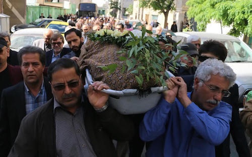 خداحافظی اهل نشر با مدیر انتشارات سنایی/ مراسم تشییع پیکر داوود رمضان شیرازی برگزار شد