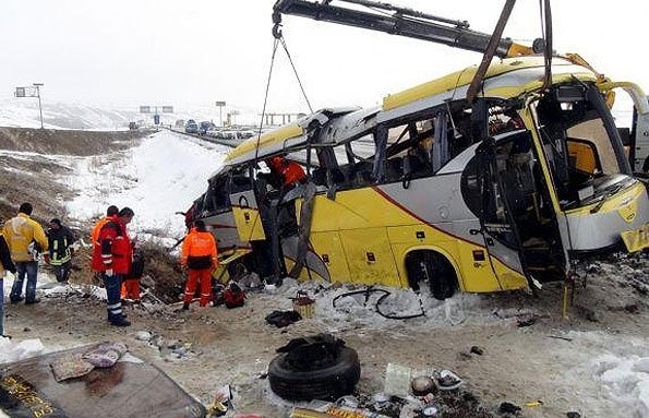 نقص فنی و راننده مقصر تصادف اتوبوس در فیروزکوه