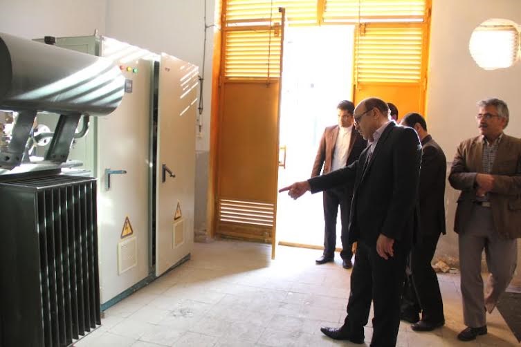 بازدید مدیرعامل شرکت توزیع برق سمنان از تأسیسات برق رسانی بازدید مدیرعامل شرکت توزیع برق سمنان از تأسیسات برق رسانی