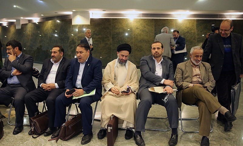 نمایندگان مجلس به مجروحان یمنی خون اهدا کردند 