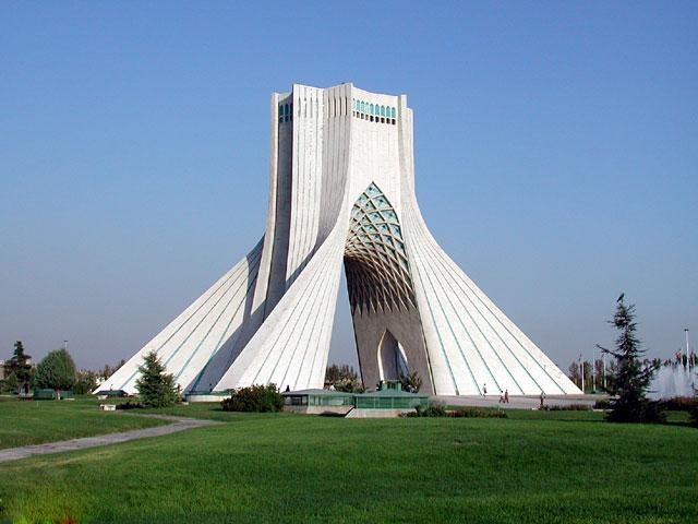 یادبود شهیاد نم کشیده/ برج آزادی چکه می کند و مشتری ندارد