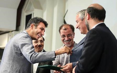 کفاشیان یک ایرانی برای حضور در مراسم قرعه کشی مقدماتی جام جهانی جور می کند!