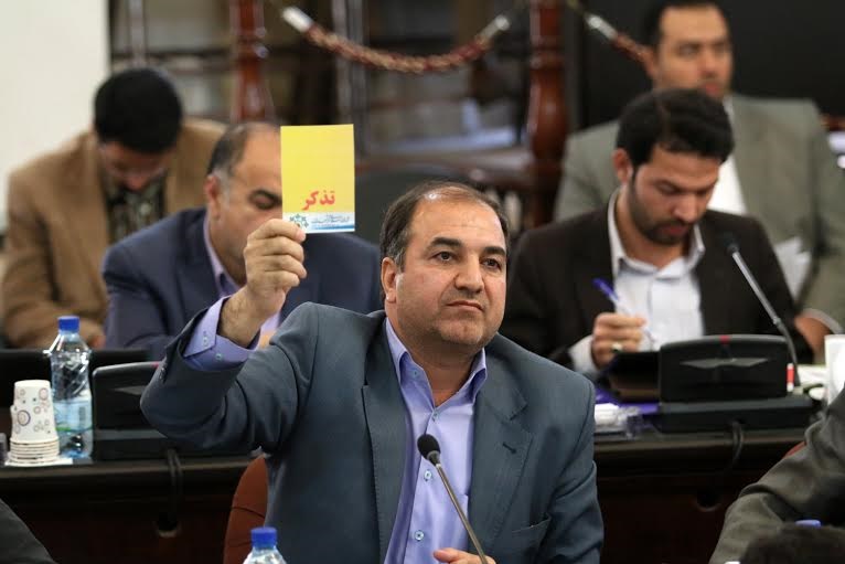 انتقاد تند عضو شورای شهر مشهد به استخدام‌های رابطه‌ای در شهرداری