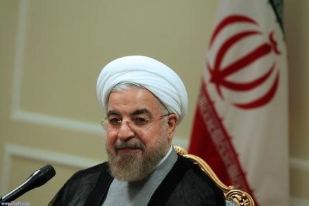 روحانی: اقتصاد کشور با رهایی از دولتی و نفتی بودن سامان می‌یابد / ملت و دولت ایران تسلیم شدنی نیست
