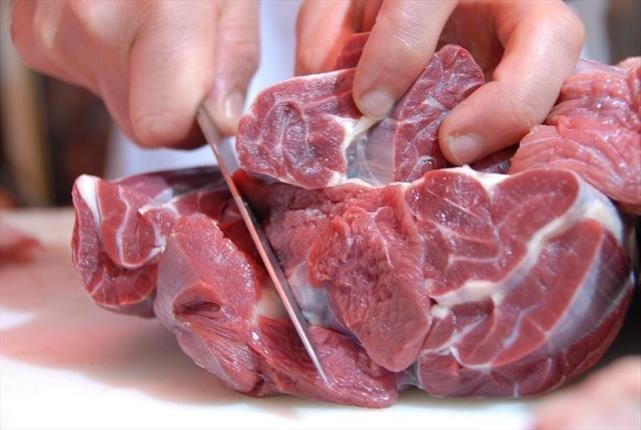  چرا گوشت ۳۰۰۰ تومان گران شد؟