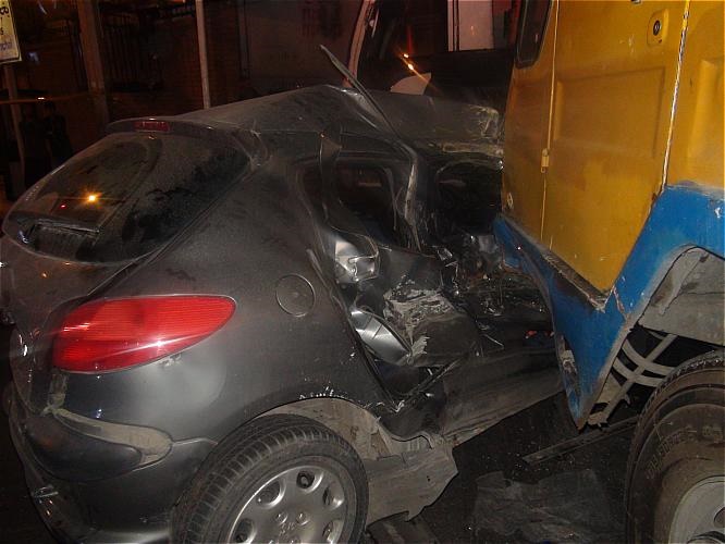 تصادف جرثقیل با 8 خودرو در پاسداران/ مرسدس، ۲۰۶، اسپرتج، پرشیا و سوناتا له شدند