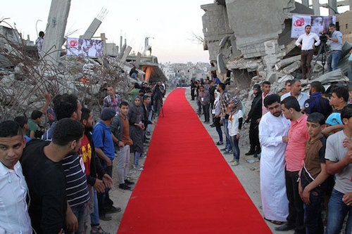 مردم غزه روی فرش قرمز قدم زدند