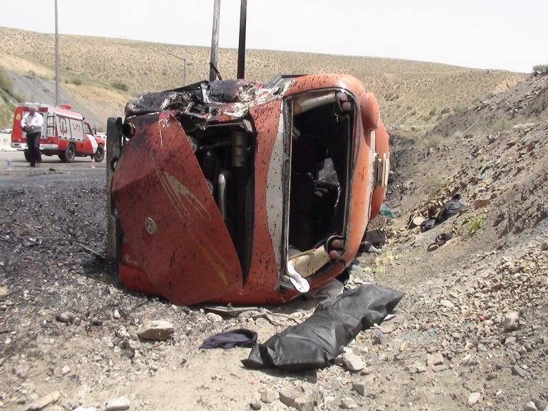 4 کشته و 8 مجروح در تصادف تریلر با میدل باس در جاده فیروزکوه