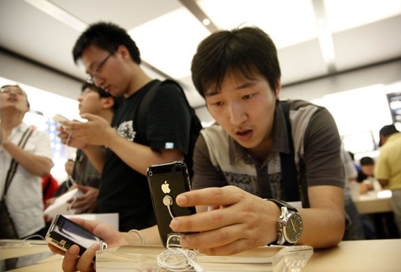 فروش اپل در چین از آمریکا جلو زد/نحوه رفتار چینی ها برای خرید گوشی تلفن همراه