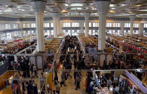 حاشیه‌های دومین روز نمایشگاه کتاب تهران