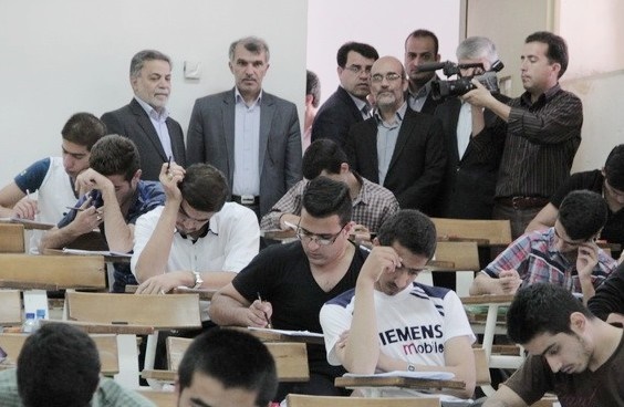 بازدید استاندار از کنکور 94 و امیدواری نسبت به ادامه صدرنشینی استان یزد در کنکور