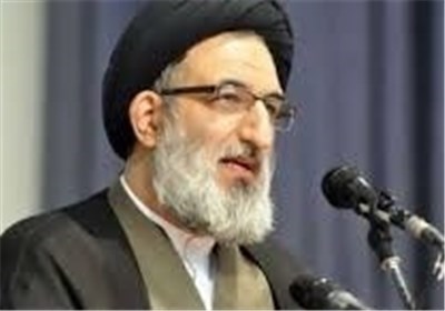انتقاد امام جمعه کرج از خلاصه کردن خطبه هایش در پخش تلویزیونی