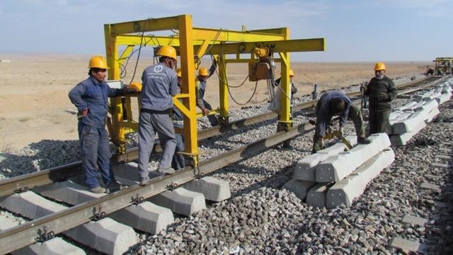 عملیات شبه بازسازی خطوط ریلی حد فاصل ایستگاه زرین-کلاتخوان آغاز شد 