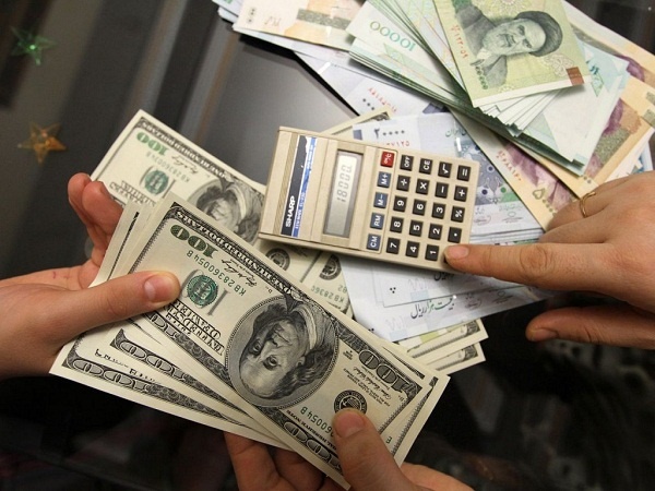 احمدی‌نژاد دلار را چقدر گران کرد و بدست روحانی سپرد/ رکورددار گرانی دلار کیست؟